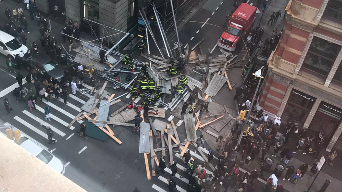 5e8a264b-New York scaffolding collapse 1