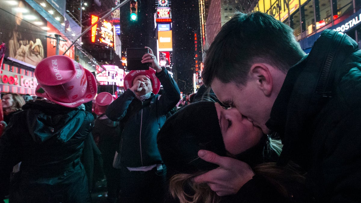 Bola kristal jatuh di New York, menyambut tahun 2015