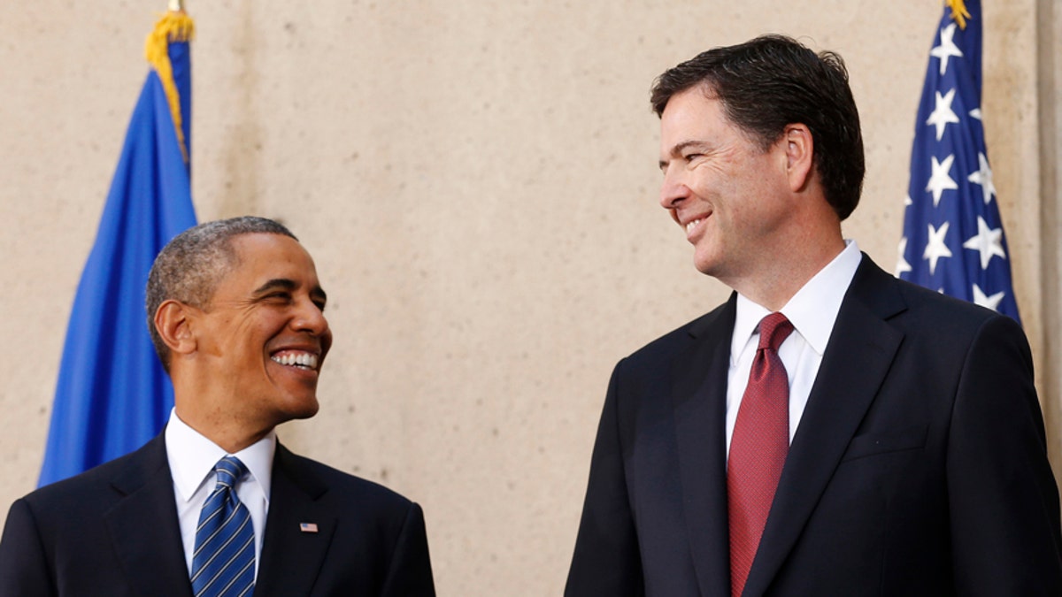 U.S. President Barack Obama (L) and new FBI Director James Comey smile during Comey's installation ceremony at the FBI Headquarters in Washington October 28, 2013.
REUTERS/Kevin Lamarque (UNITED STATES - Tags: POLITICS) - GM1E9AT04EZ01