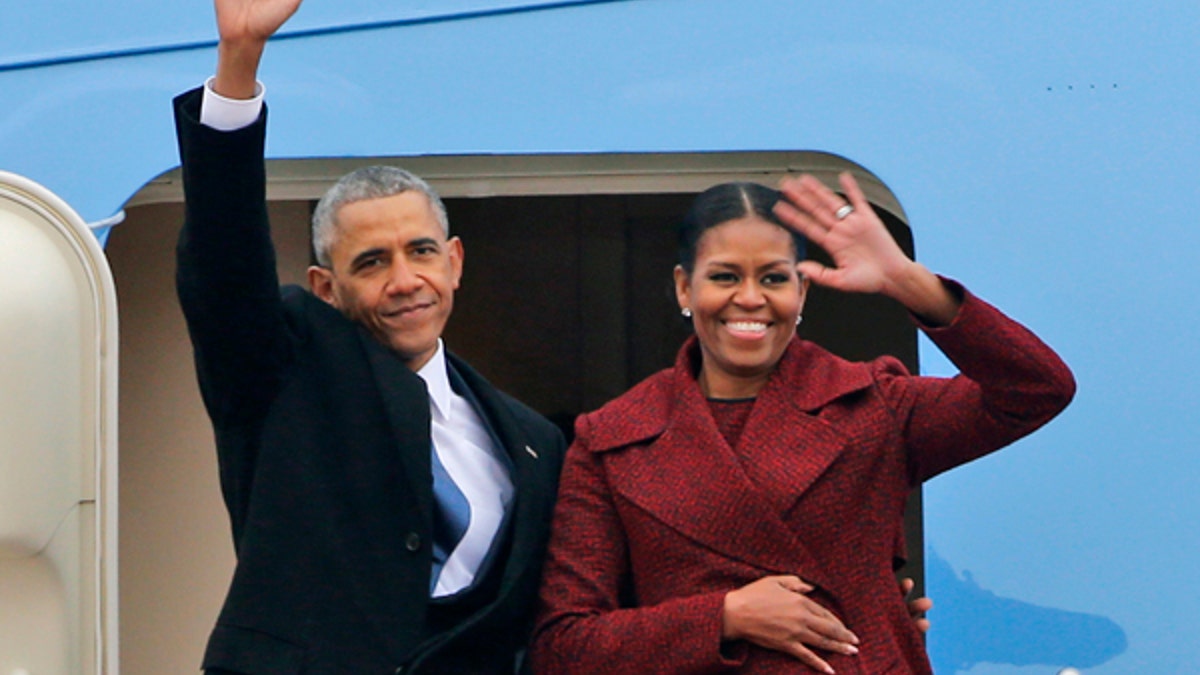 obamas wave goodbye