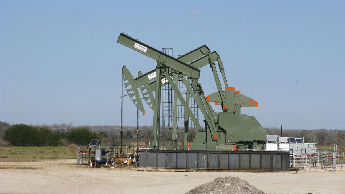 Oil rig, pumpjack, Eagle Ford FBN