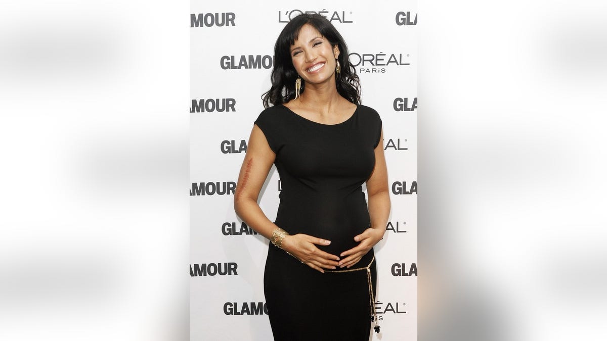 Actress Padma Lakshmi arrives for the 2009 Glamour Women of the Year award show in New York November 9, 2009. REUTERS/Lucas Jackson (UNITED STATES ENTERTAINMENT)