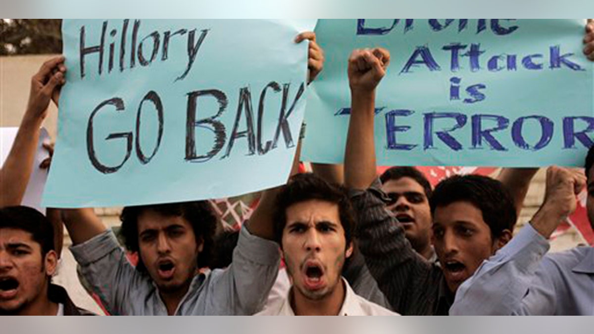 Pernyataan keras Clinton di Pakistan membawa pesan yang jelas: Ini bukan jalan satu arah