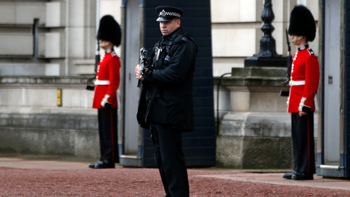 32f92ac2-Britain Palace Arrest