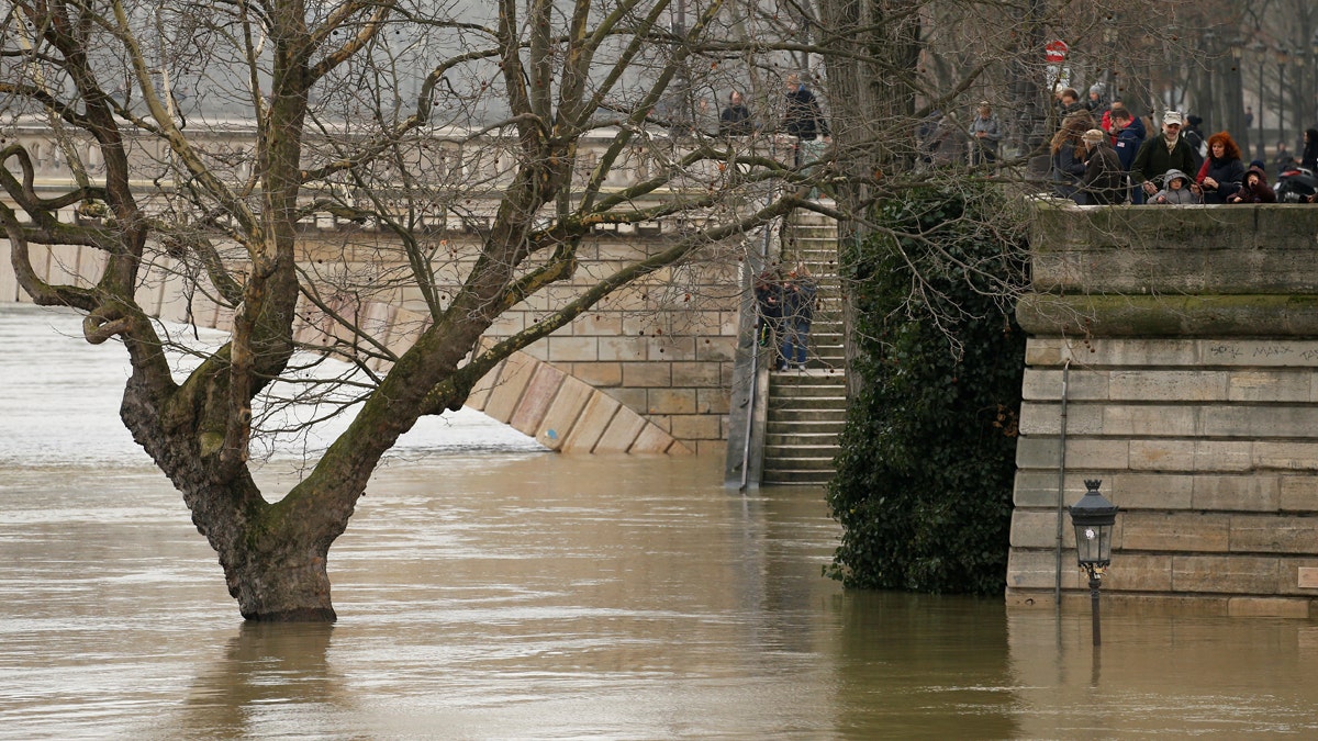 paris floods reuters