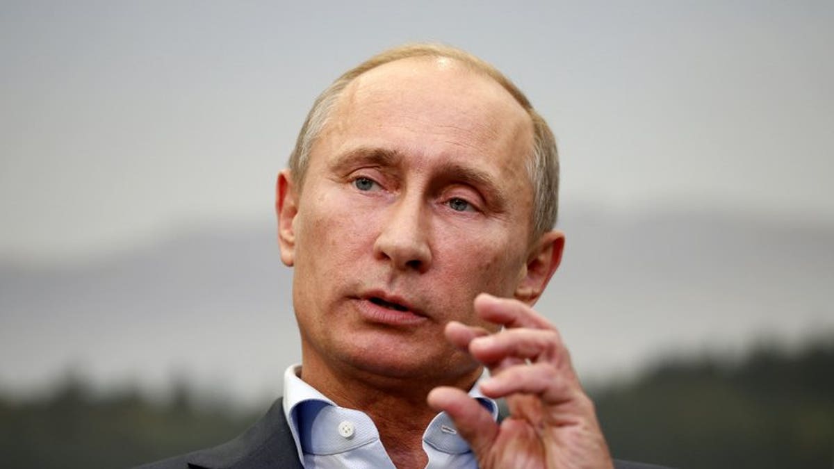 Putin denies stealing Patriots Super Bowl ring - CBS News