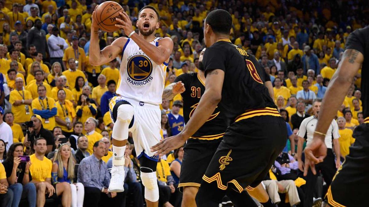 Durant, Curry terlalu banyak untuk Cavs di Final NBA