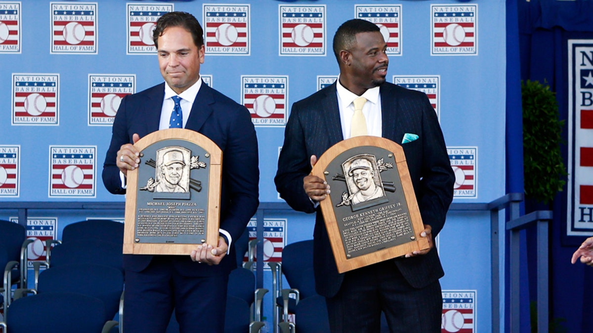 Ken Griffey Jr., Mike Piazza inducted into Baseball Hall of Fame
