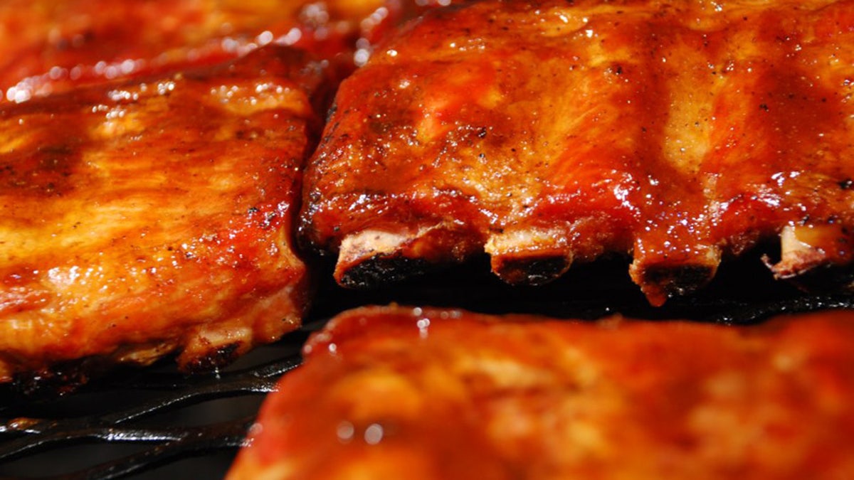 Buat jalan setapak melintasi lahan BBQ