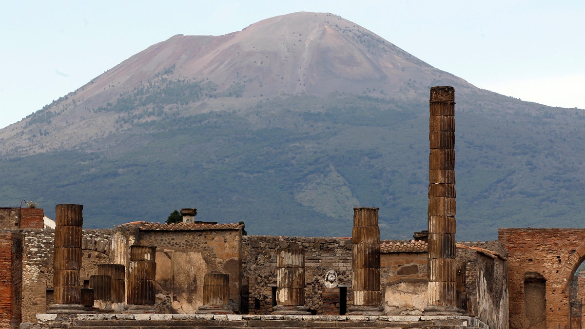 A partial view of the ancient archaeological site of Pompeii is pictured in front of Mount Vesuvius April 17, 2014. Italy's Culture Minister Dario Franceschini on Thursday will inaugurate three restored domus at Pompeii with the aim of attracting Easter visitors, according to Ansa news. REUTERS/Ciro de Luca (ITALY - Tags: SOCIETY TRAVEL) - RTR3LP06