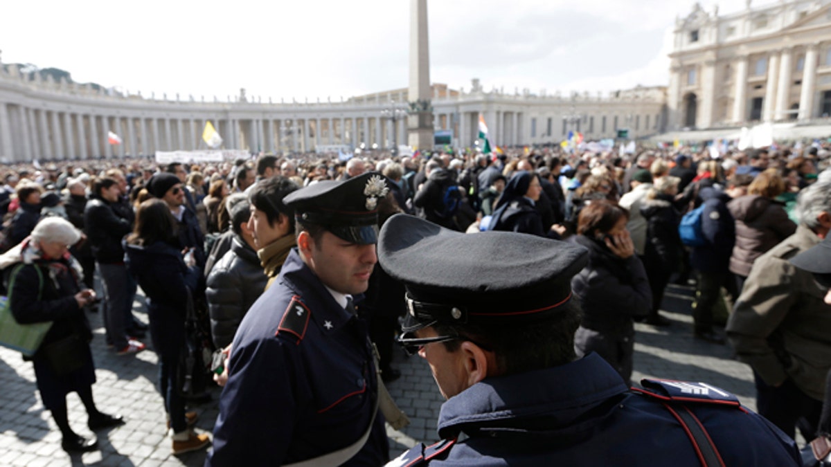 Vatican Crowd Control