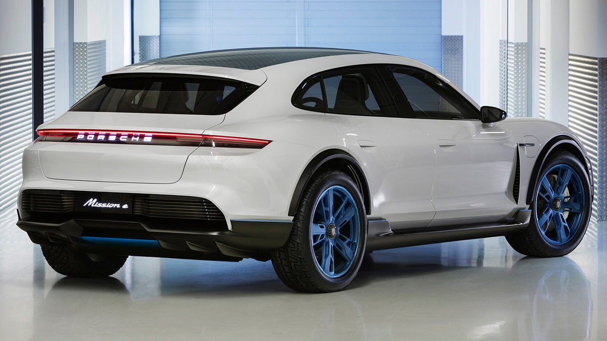 Porsche mission e on sale cross turismo