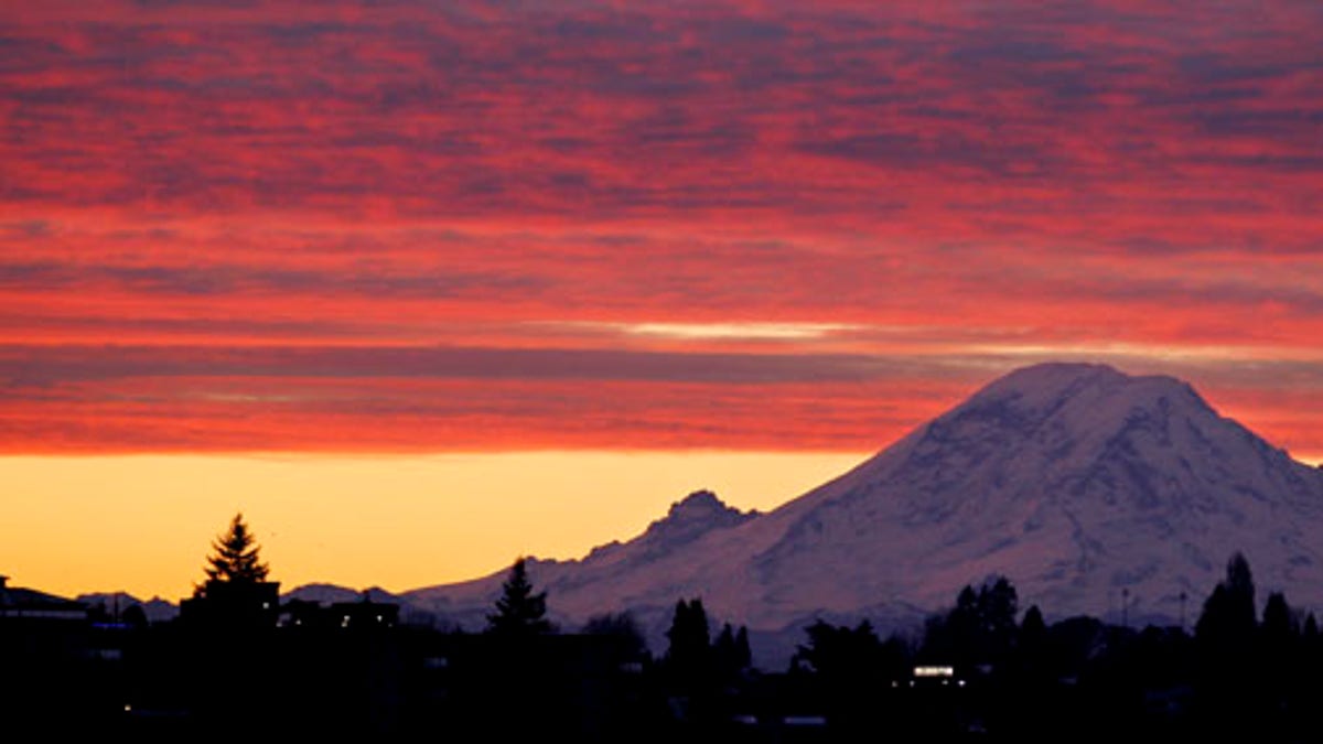 APTOPIX Mount Rainier Sunrise