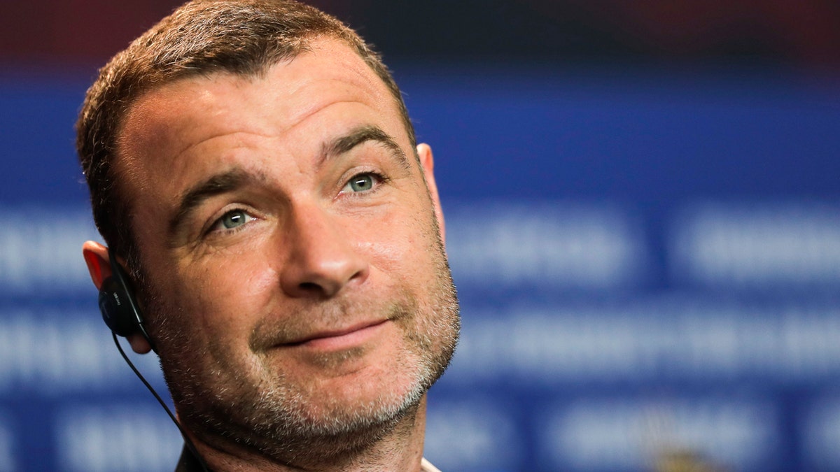 'Ray Donovan' star Liev Schreiber denies attacking photographer in New(00)
