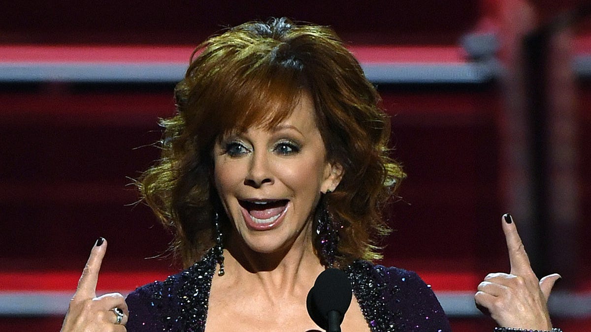 Reba McEntire slams 'bro trend' in country music: 'I would really like it  to get back to the real strong country' | Fox News