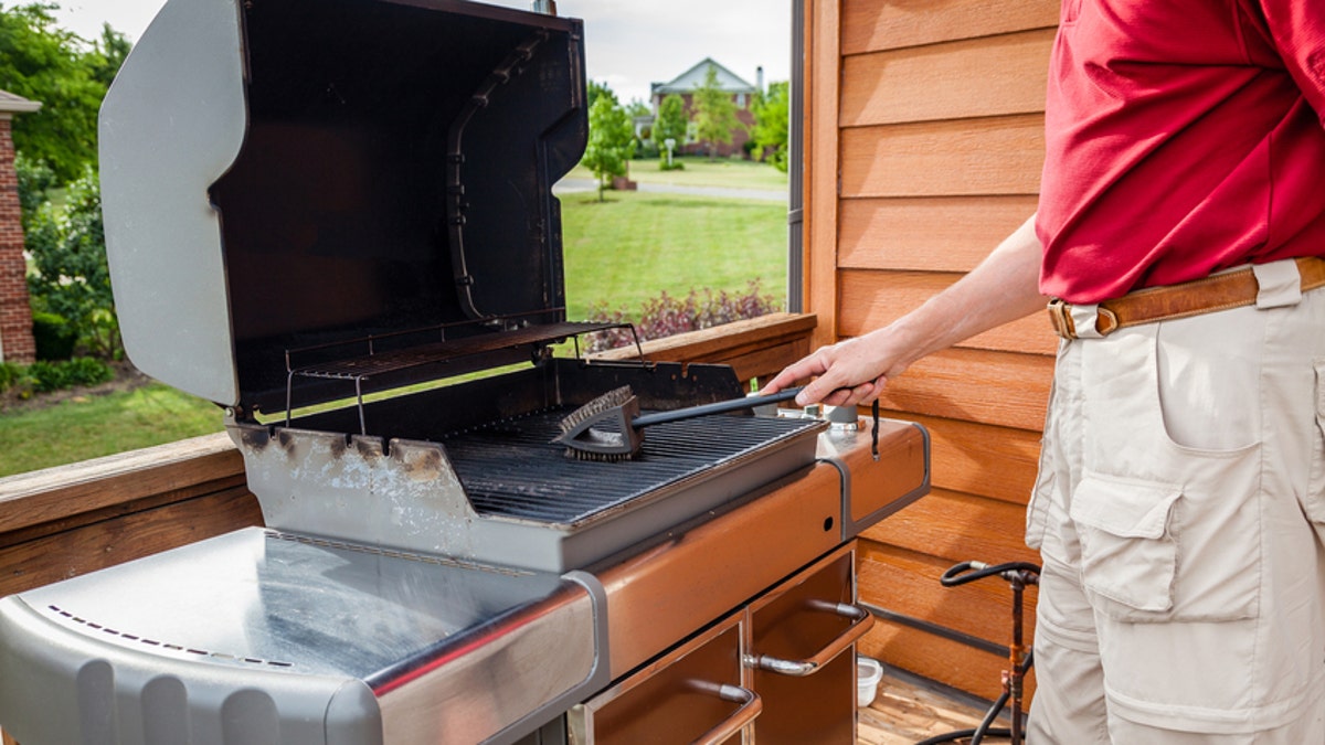 Cleaning bbq hotsell