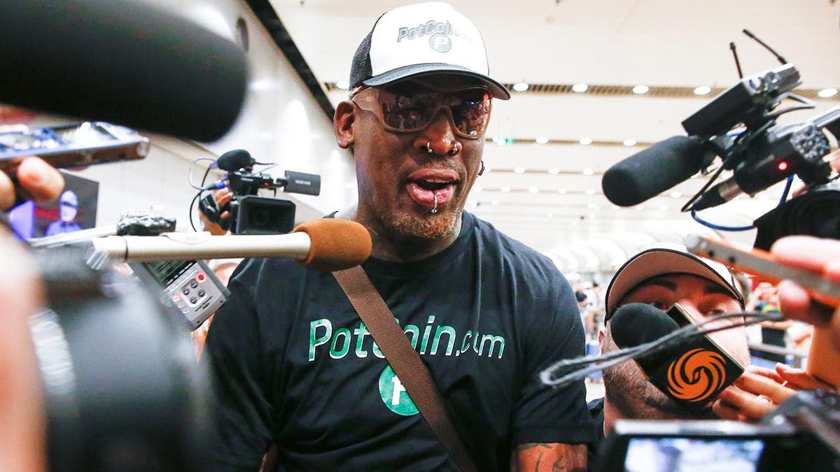 Former NBA basketball player Dennis Rodman is surrounded by the media after arriving from North Korea's Pyongyang at Beijing airport, China June 17, 2017. REUTERS/Thomas Peter - RC1CB6E8B4B0