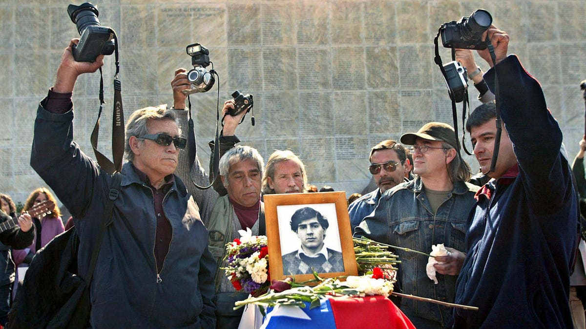 Chili menangkap 7 anggota militer pada tahun 1986 yang menyebabkan kematian seorang warga Amerika berusia 19 tahun