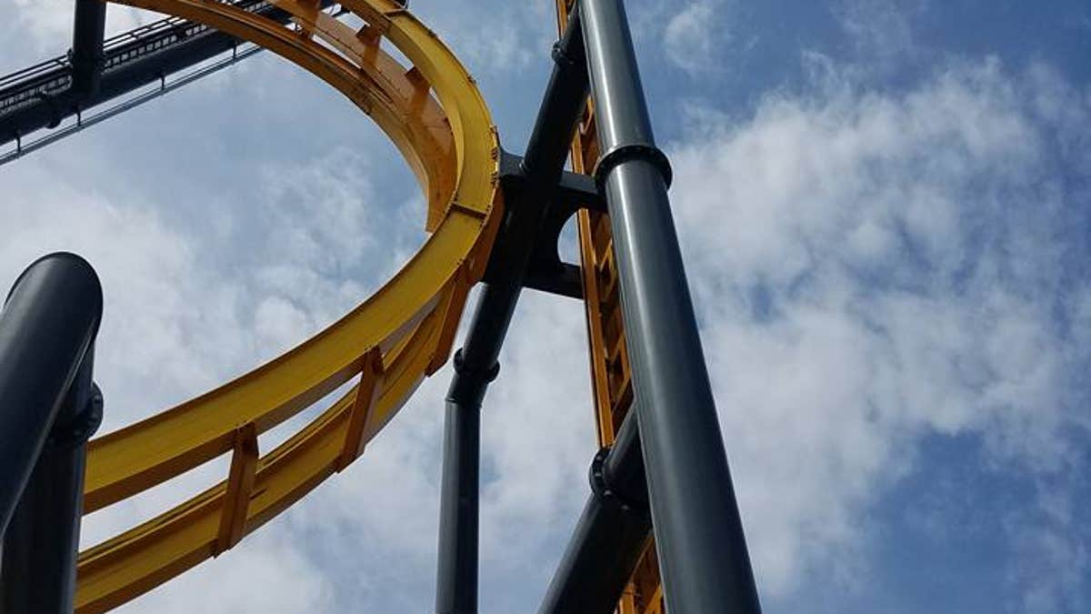 Six Flags Batman roller coaster glitch leaves riders dangling