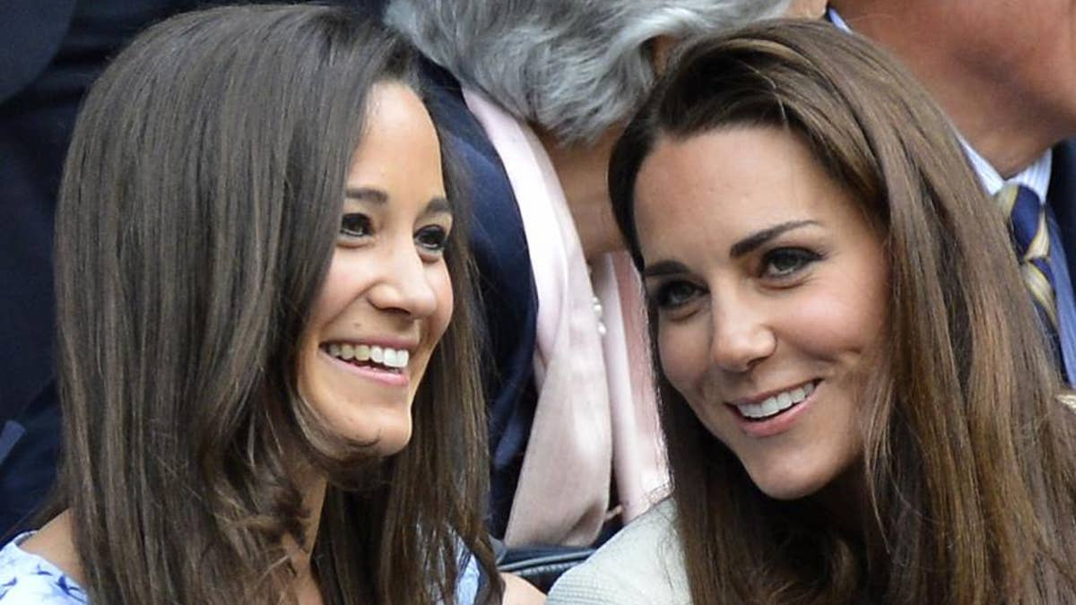 Pippa (L) with her older sister Catherine Middleton (R). 