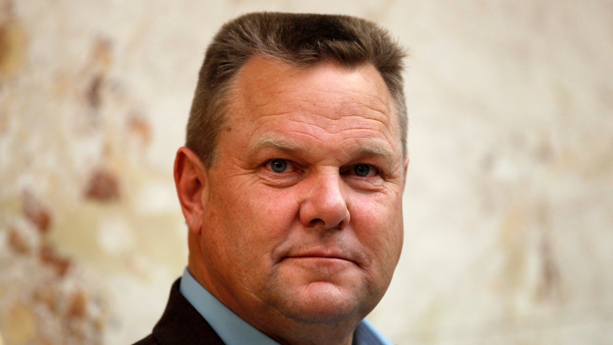 U.S. Senator Jon Tester (D-MT) attends a veterans event in Billings, Montana August 16, 2012. Tester, a farmer and high school music teacher who won the election in 2006 in an upset over Republican incumbent Conrad Burns, faces U.S. Representative Denny Rehberg (R-MT) in the November election. Picture taken August 16, 2012. REUTERS/Robert Galbraith  (UNITED STATES - Tags: POLITICS PROFILE ELECTIONS) - RTR372EG