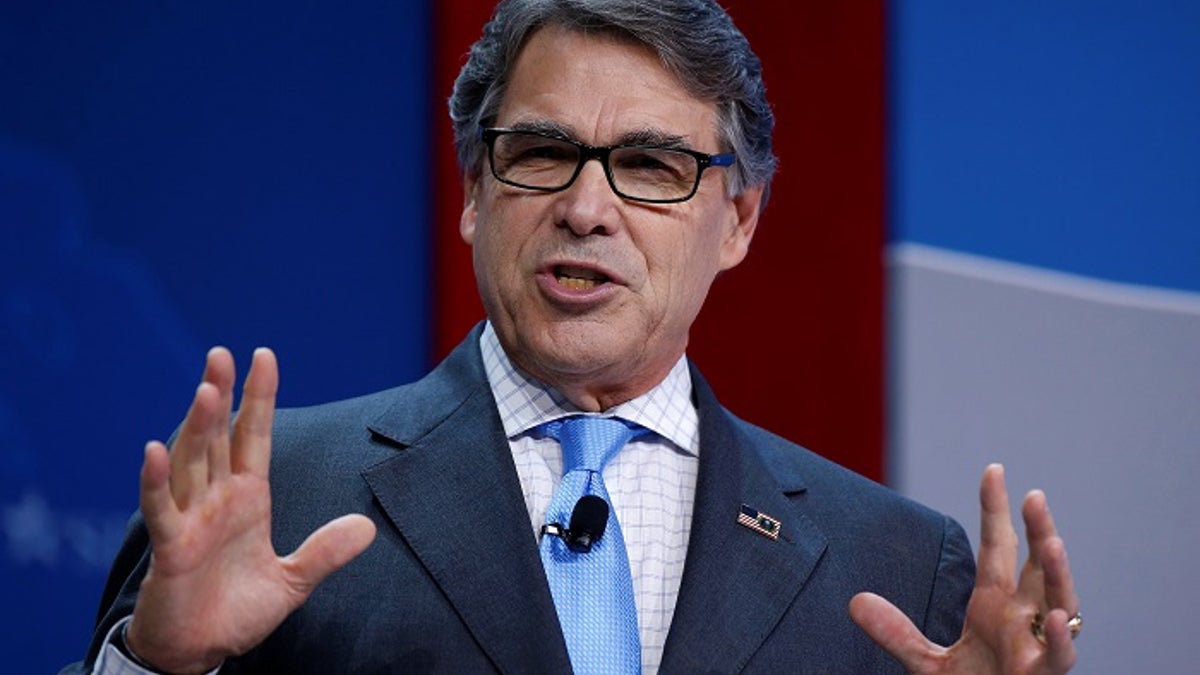 Secretary of Energy Rick Perry speaks at 2017 SelectUSA Investment Summit in Oxon Hill, Maryland, U.S., June 19, 2017.   REUTERS/Joshua Roberts - RTS17PH6