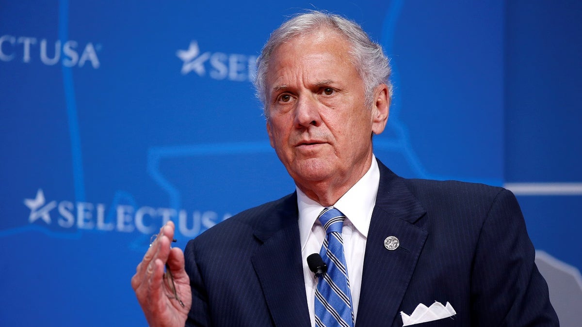 Governor of South Carolina Henry McMaster speaks at 2017 SelectUSA Investment Summit in Oxon Hill, Maryland, U.S., June 19, 2017. REUTERS/Joshua Roberts - RC15CF84F760