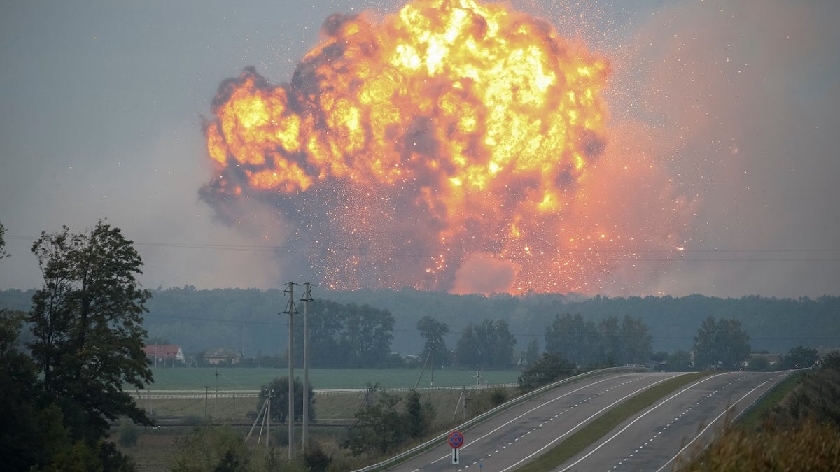 Smoke and flames rise over a warehouse storing ammunition for multiple rocket launcher systems at a military base in the town of Kalynivka in Vinnytsia region, Ukraine September 27, 2017. REUTERS/Gleb Garanich - RC1AD3B3B150