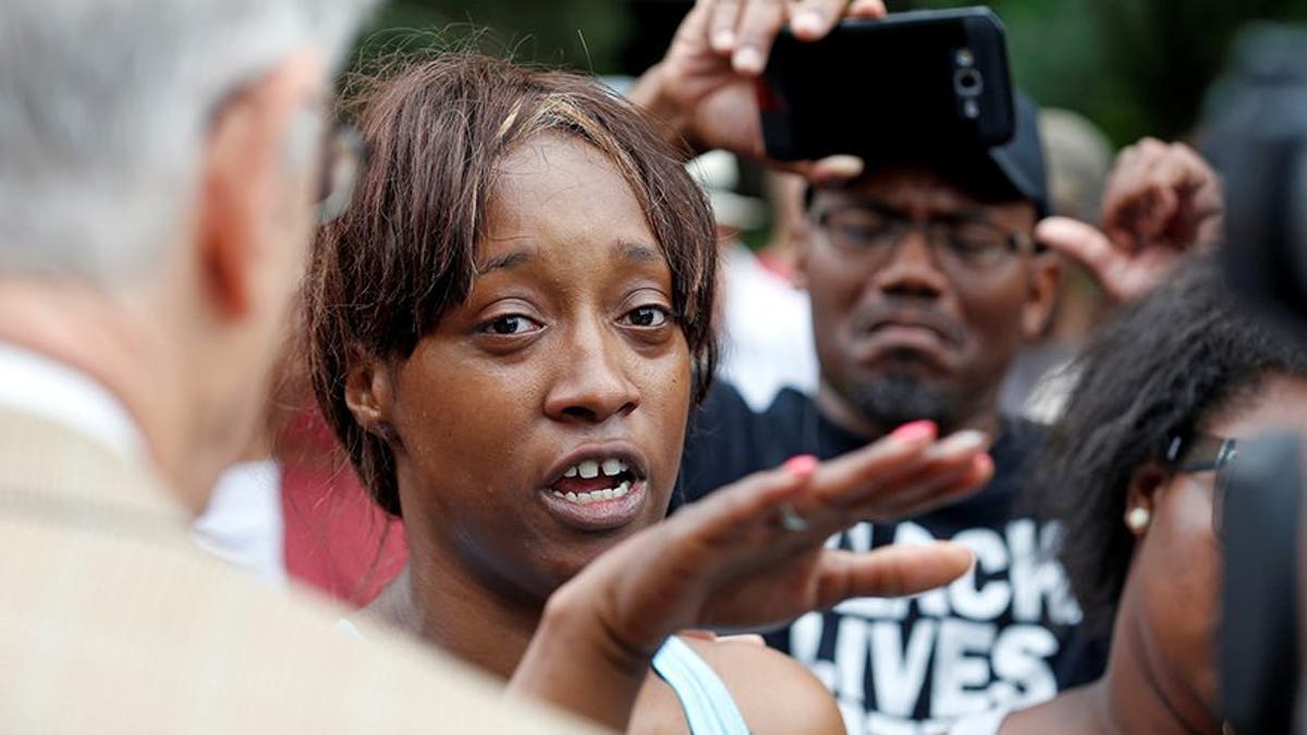 Diamond Reynolds recounts the incidents that led to the fatal shooting of her boyfriend Philando Castile by Minneapolis area police during a traffic stop on Wednesday, at a "Black Lives Matter" demonstration in front of the Governor's Mansion in St. Paul, Minnesota, U.S., July 7, 2016. REUTERS/Eric Miller - S1AETOFYLBAA