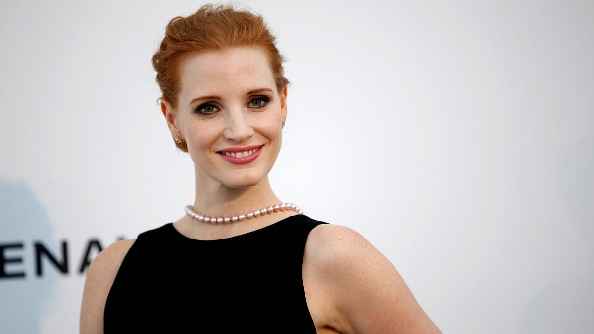 70th Cannes Film Festival  The amfAR's Cinema Against AIDS 2017 event  Photocall Arrivals - Antibes, France. 25/05/2017. Jury member actress Jessica Chastain poses.       REUTERS/Stephane Mahe - RC1E7669CA50