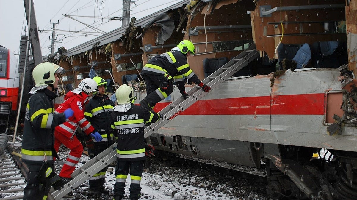 cb6c9f2f-AUSTRIA-CRASH/