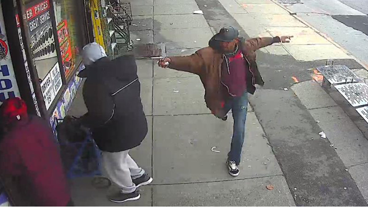 Keluarga, saksi meledak nyptd setelah pria Brooklyn terbunuh oleh petugas saat memiliki pipa seperti senapan