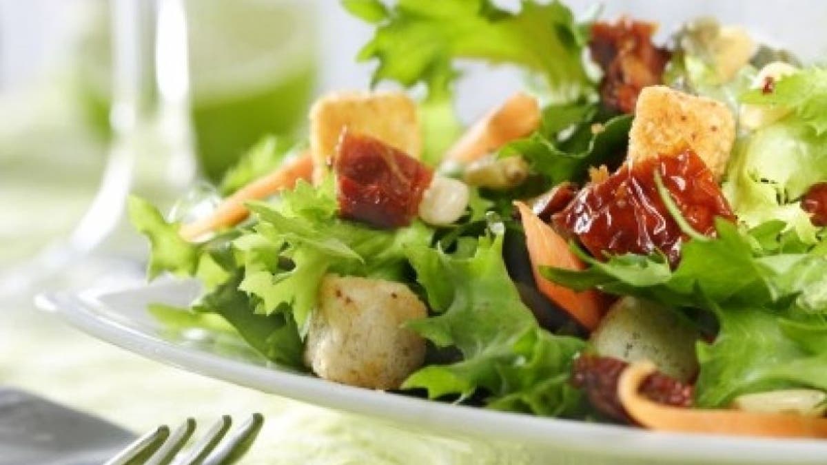 9928ba0d-salad istock