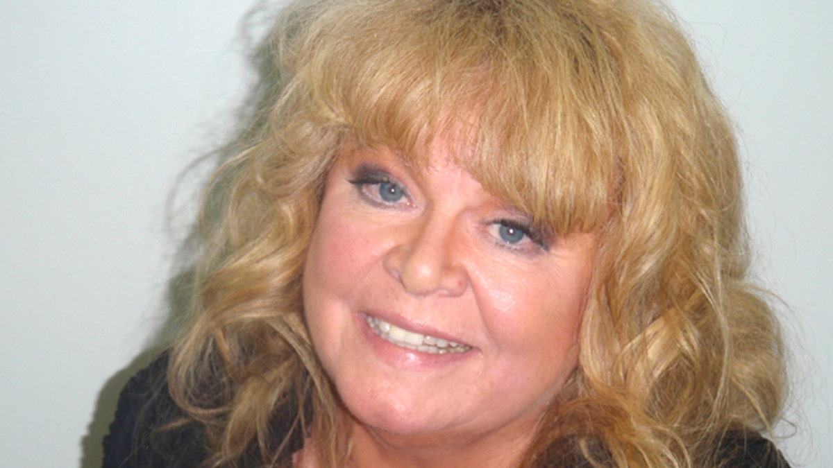 1714cb23-People Sally Struthers DUI