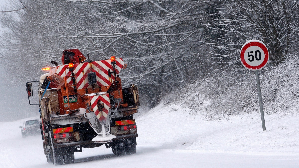 salt spreading truck