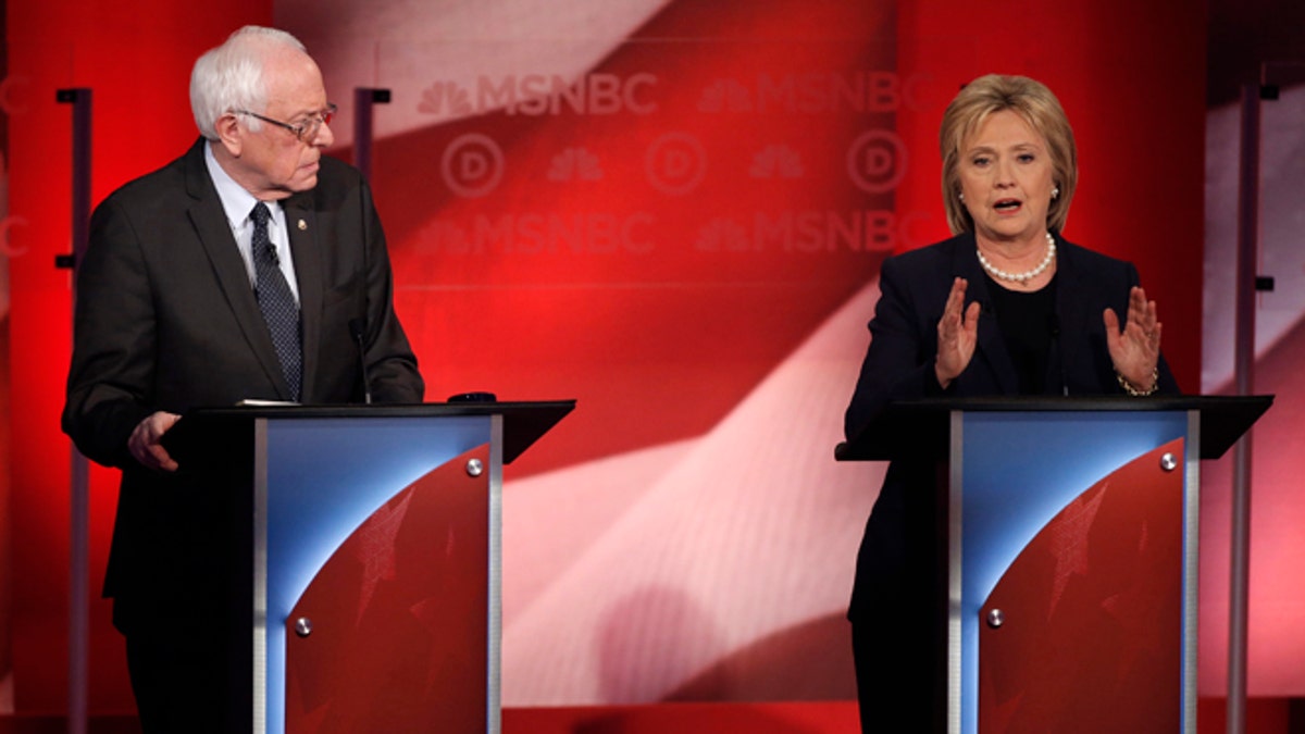 Dalam debat Partai Demokrat, pragmatisme Hillary mengalahkan semangat Bernie