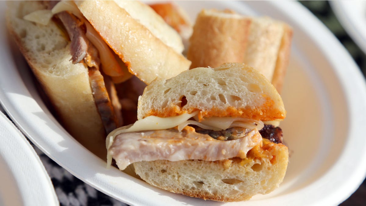 587555355RM081_Elizabeth_Gl