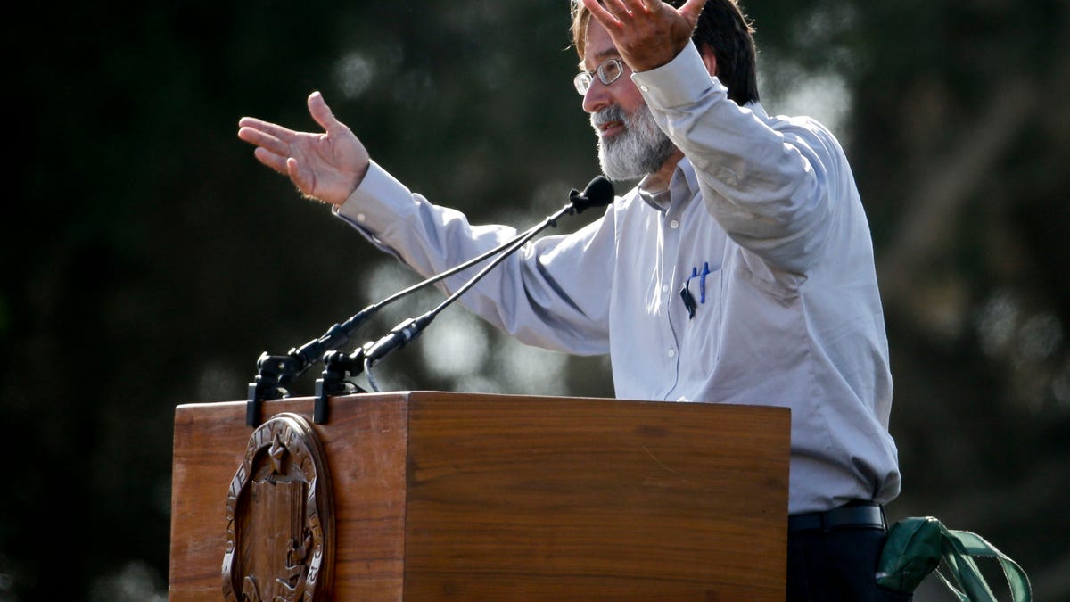 Setelah pembantaian di California, ayah salah satu korban menyerukan kepada para siswanya untuk memperjuangkan undang-undang senjata yang lebih tegas