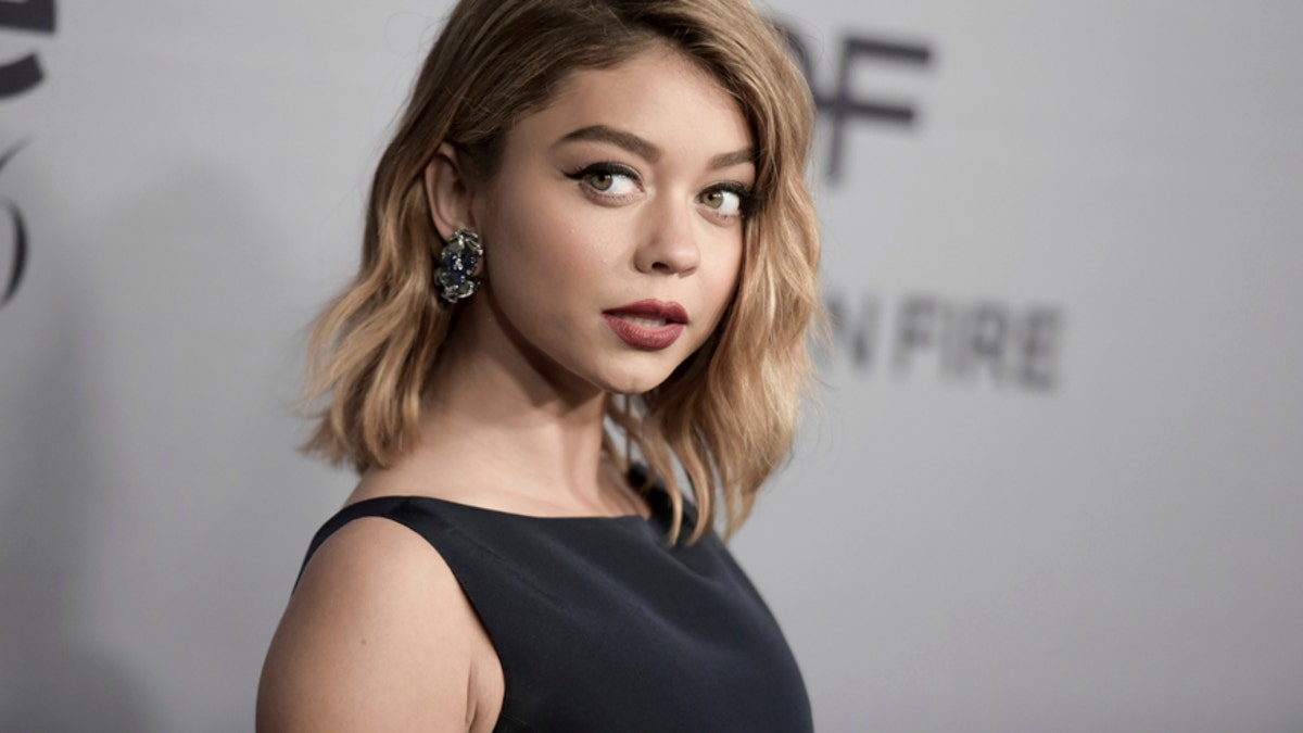 Modern Family' star Sarah Hyland shares shocking photo of swollen face  after hospitalization | Fox News