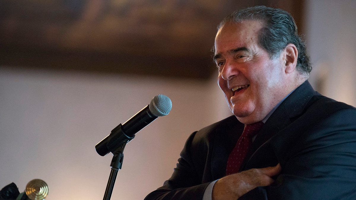 U.S. Supreme Court Justice Antonin Scalia speaks at an event sponsored by the Federalist Society at the New York Athletic Club in New York October 13, 2014. REUTERS/Darren Ornitz (UNITED STATES - Tags: CRIME LAW) - GM1EAAE0ATU01