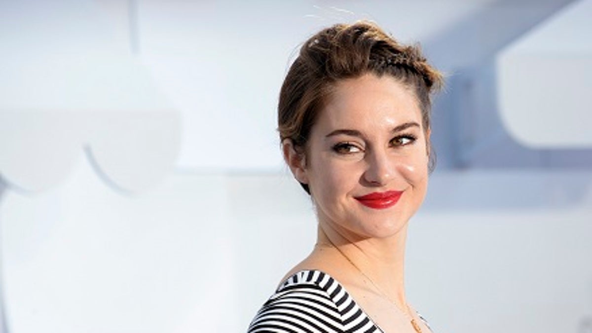 Actress Shailene Woodley arrives at the 2015 MTV Movie Awards in Los Angeles, California April 12, 2015. REUTERS/Phil McCarten - RTR4X1U6