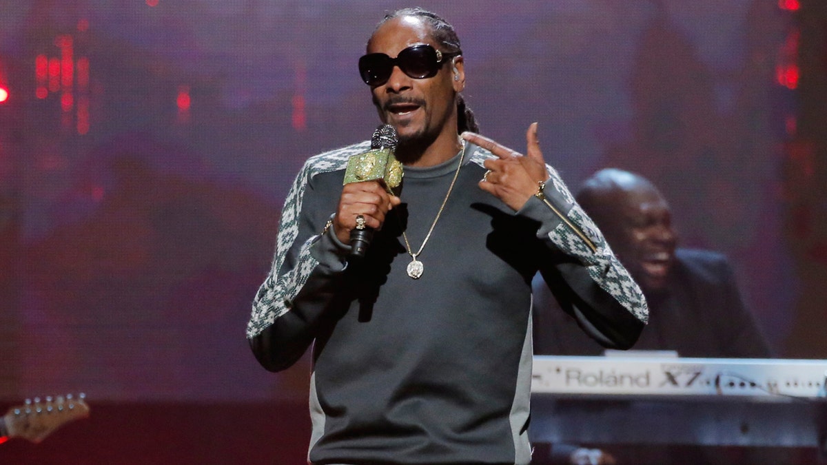 Snoop Dogg performs at the 32nd Annual Rock &amp; Roll Hall of Fame Induction Ceremony in New York City, on July 4 2017.