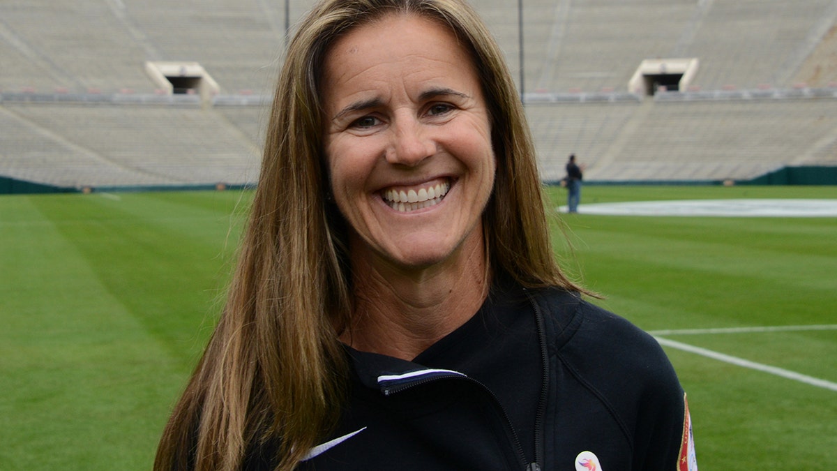 Brandi Chastain inducted into Bay Area Sports Hall of Fame with bust of a  plaque