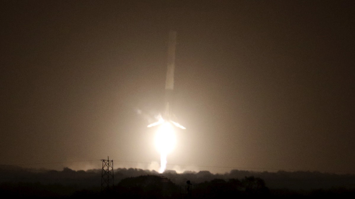 SpaceXRocketLandingFalcon9