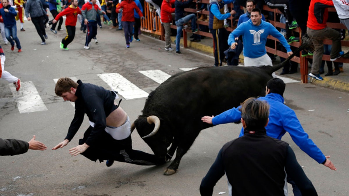 f69a757e-APTOPIX Spain Bull Goring