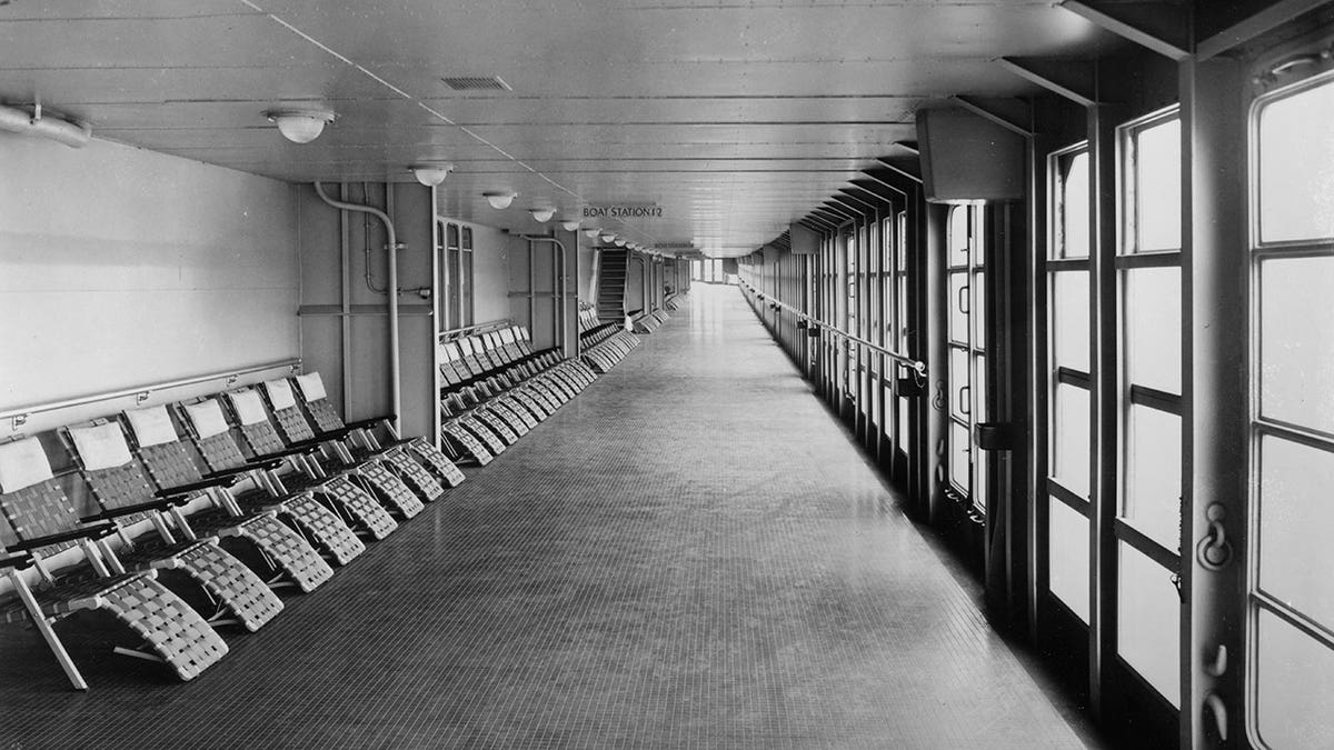 SS USA PROMENADE BEFORE