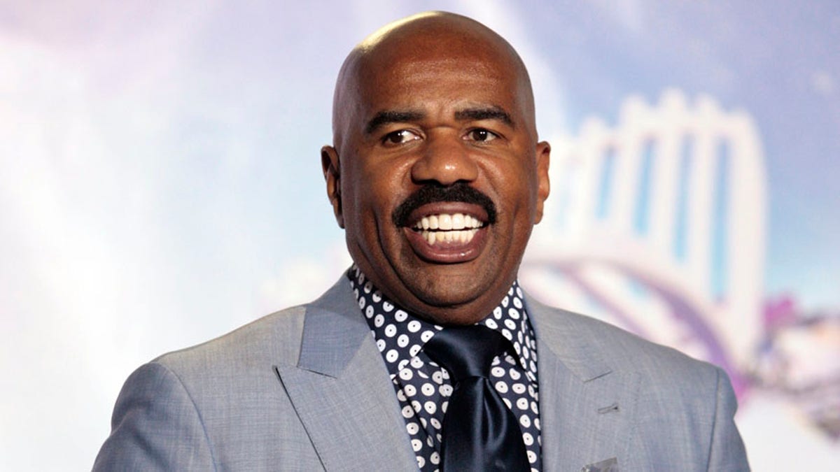 Television personality Steve Harvey poses with the BET humanitarian award he received at the 2011 BET Awards in Los Angeles June 26, 2011.    REUTERS/Jason Redmond (UNITED STATES - Tags: ENTERTAINMENT) - RTR2O599