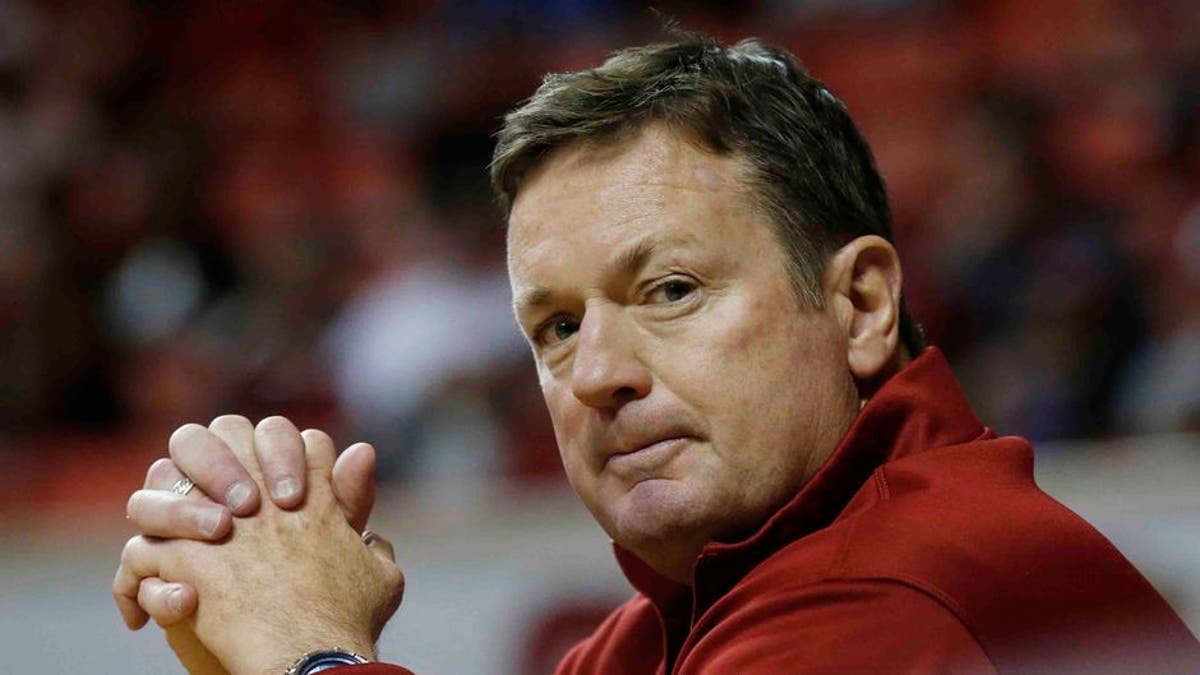 Kejutan Dini: Pelatih Oklahoma Bob Stoops pensiun di 56