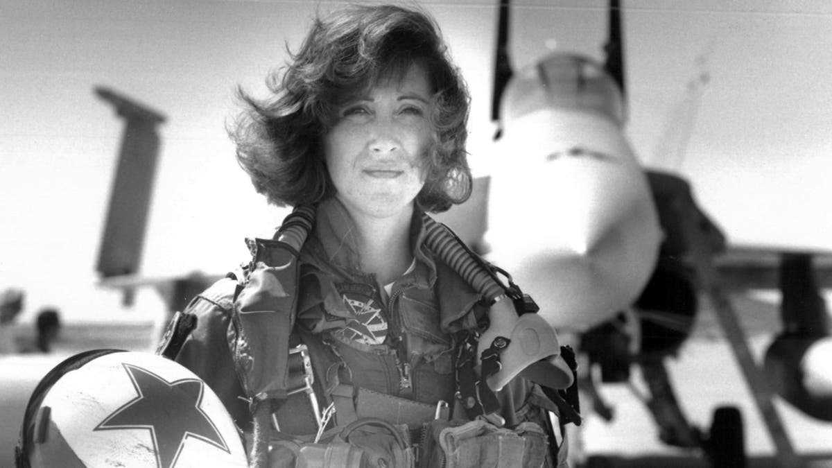 9542e28a-Tammie Jo Shults