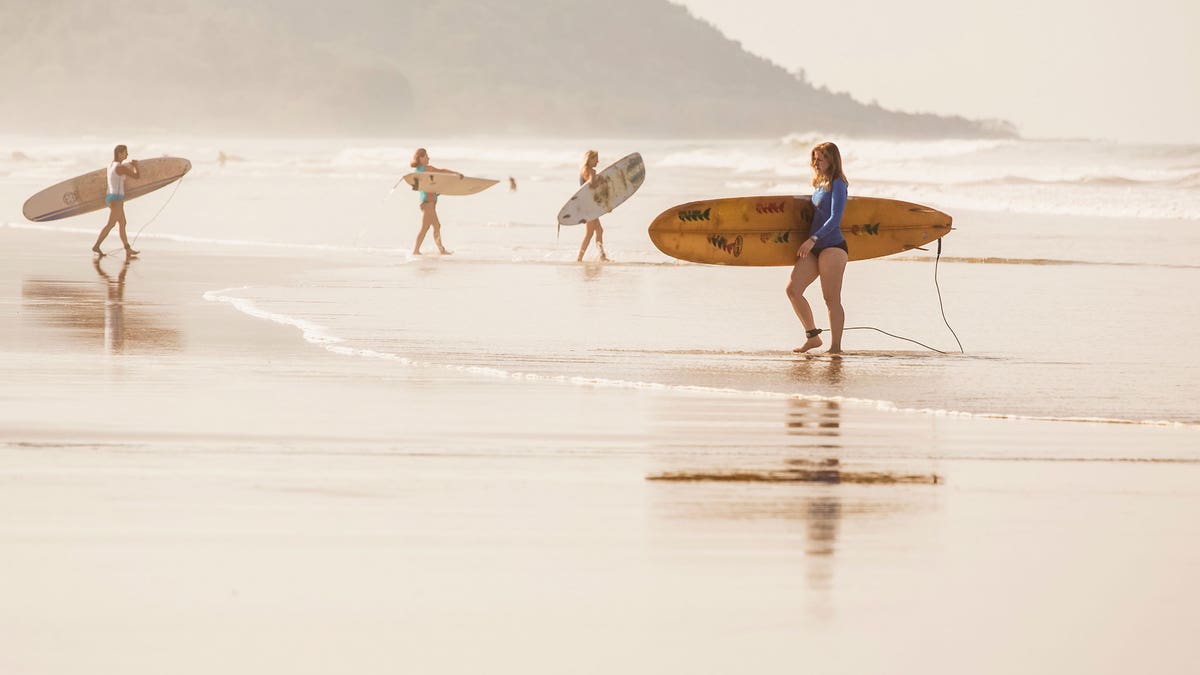 walking the surfboard